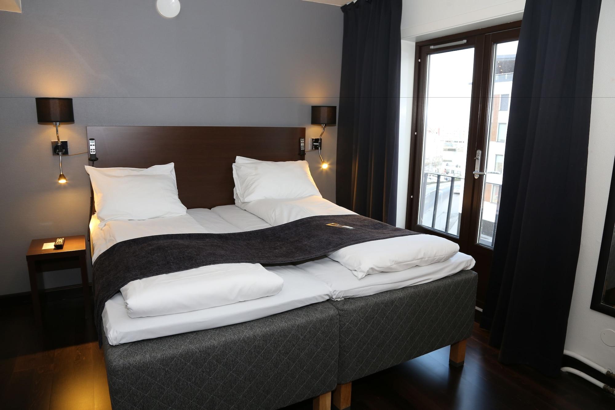Four Monkeys Hotel Alesund Exterior photo