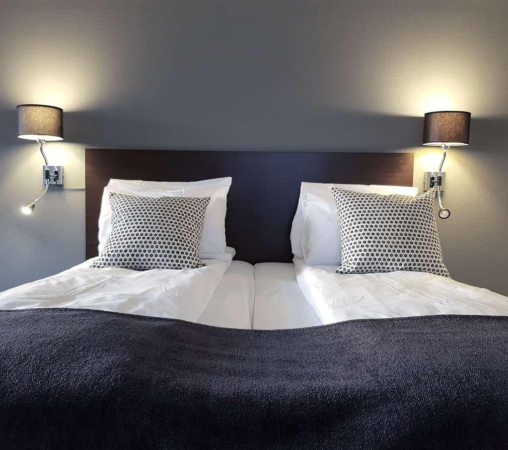 Four Monkeys Hotel Alesund Room photo